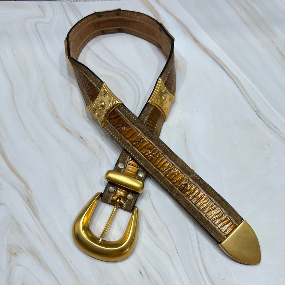 Vintage Women’s Designer Belt Embossed Leather Gold Statement Buckles Size Small